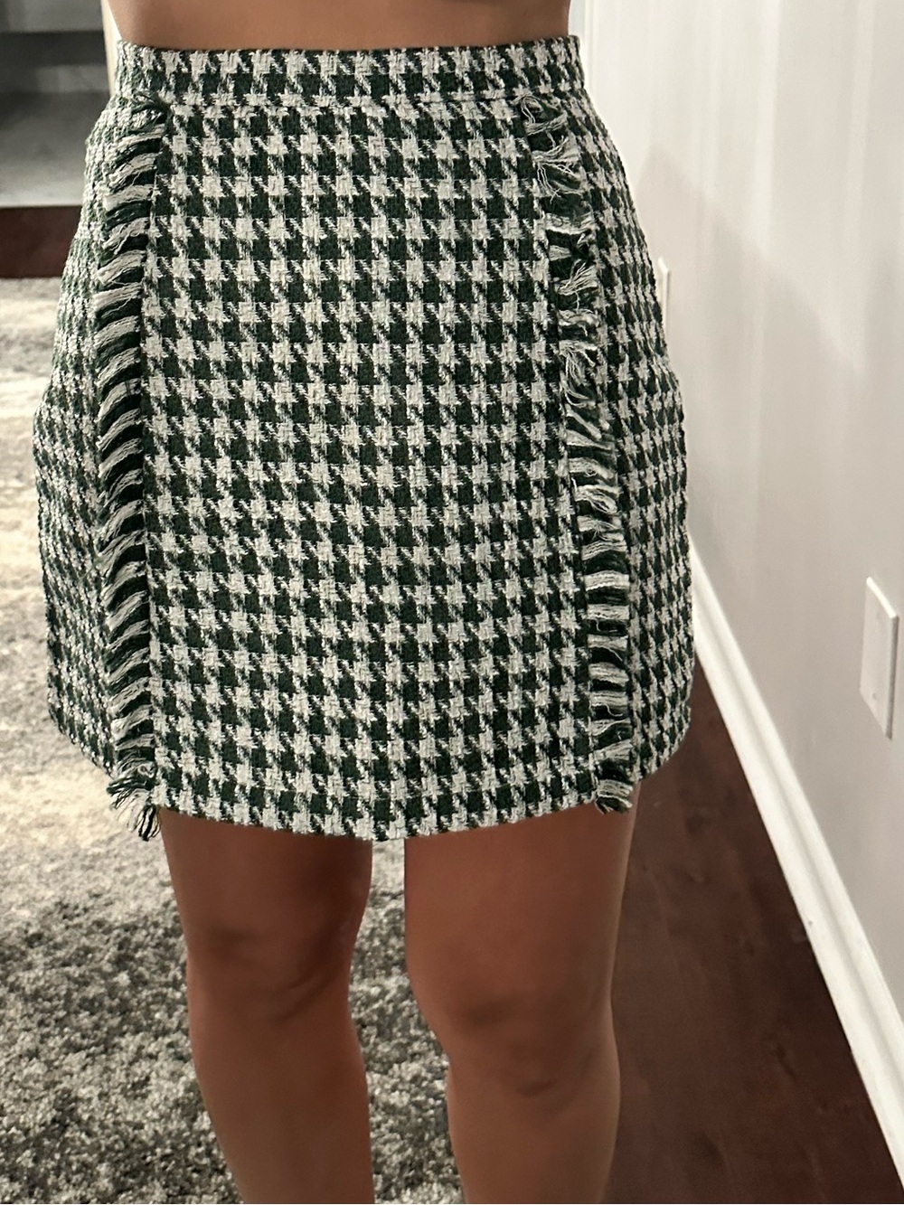 Lulu's Green and White Houndstooth Mini Skirt